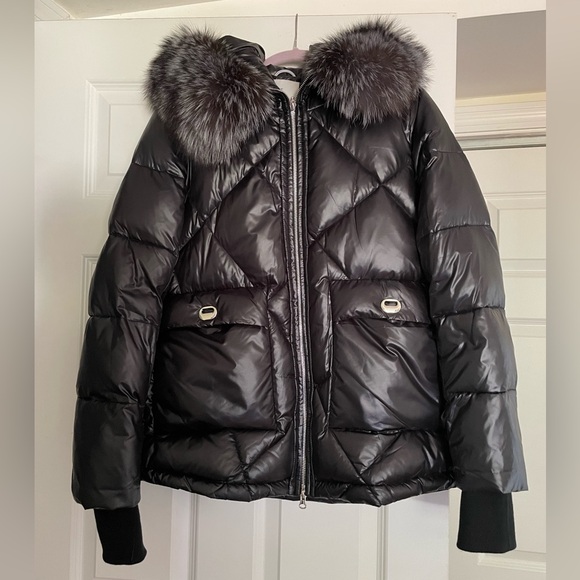 NEW!! Never worn winter jacket with detachable natural silver fox fur. - Picture 5 of 11